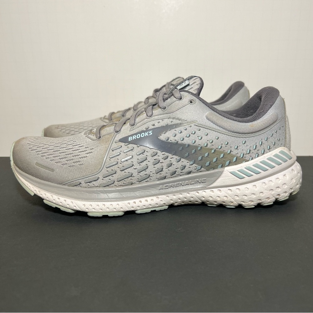 Womens BROOKS Adrenaline GTS 21 Gray Running Shoes / Size 9 - Picture 3 of 9
